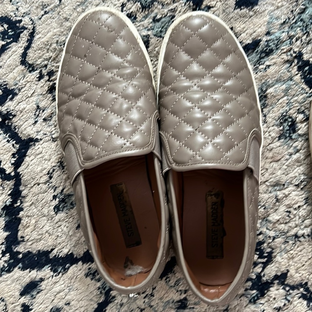 Well loved Steve Madden flats